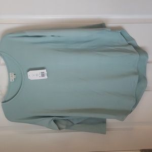 Long sleeve medium top